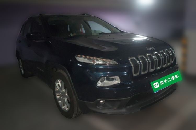 Used Jeep Cherokee 2016 2.0L Superior Edition Front Right 45 Deg