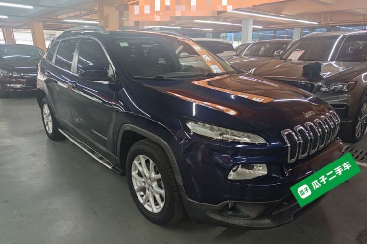 Used Jeep Cherokee 2016 2.0L Superior Edition Front Right 45 Deg