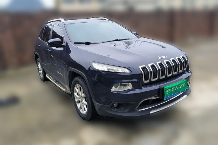 Used Jeep Cherokee 2016 2.4L Professional Edition Front Right 45 Deg