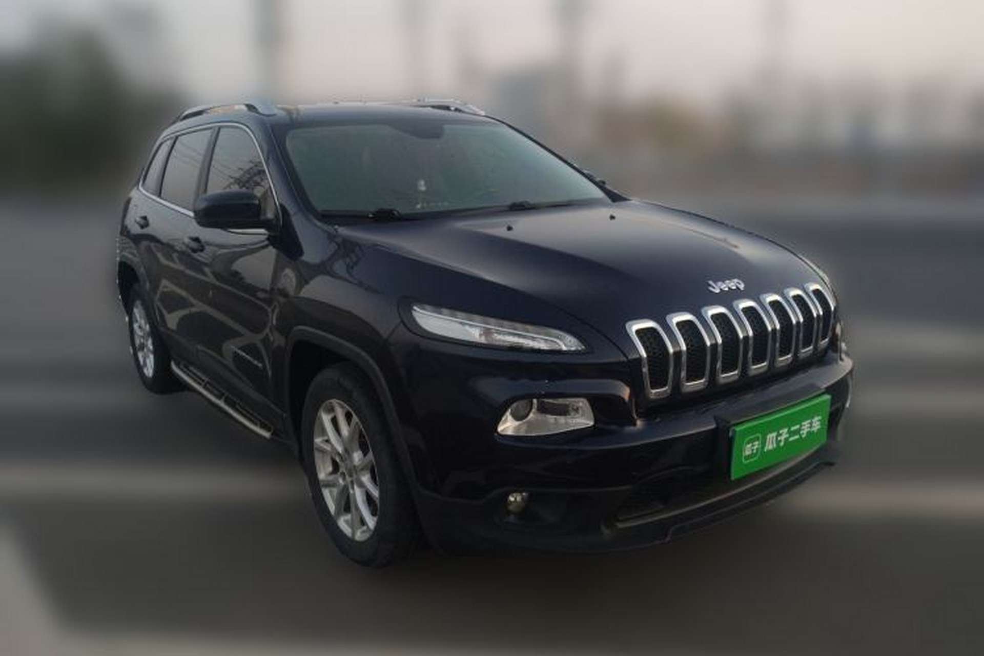 Used Jeep Cherokee 2016 2.0L Superior Edition Front Right 45 Deg