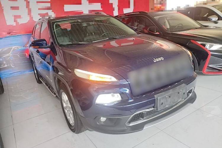 Used Jeep Cherokee 2016 2.4L Professional Edition Front Right 45 Deg