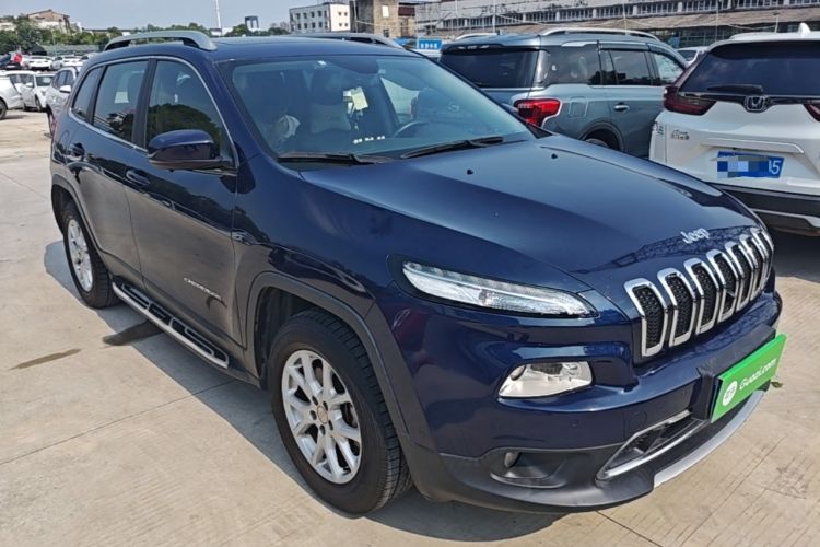 Used Jeep Cherokee 2016 2.4L Professional Edition Front Right 45 Deg