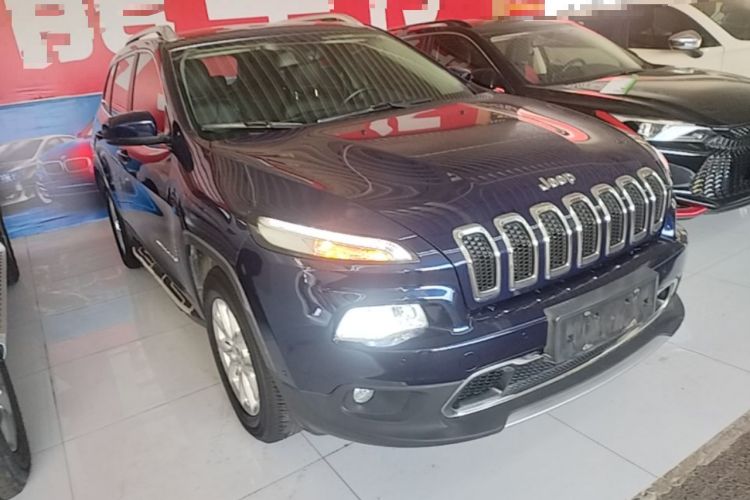 Used Jeep Cherokee 2016 2.4L Professional Edition Front Right 45 Deg