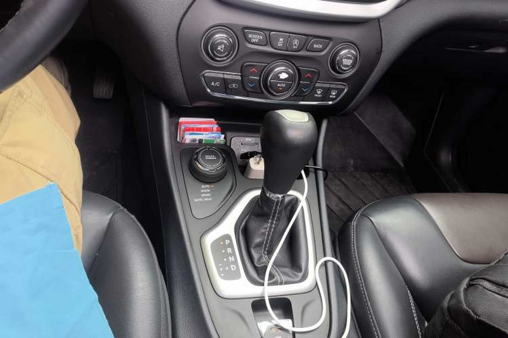 Used Jeep Cherokee 2016 2.4L Professional Smart Version Gear Lever