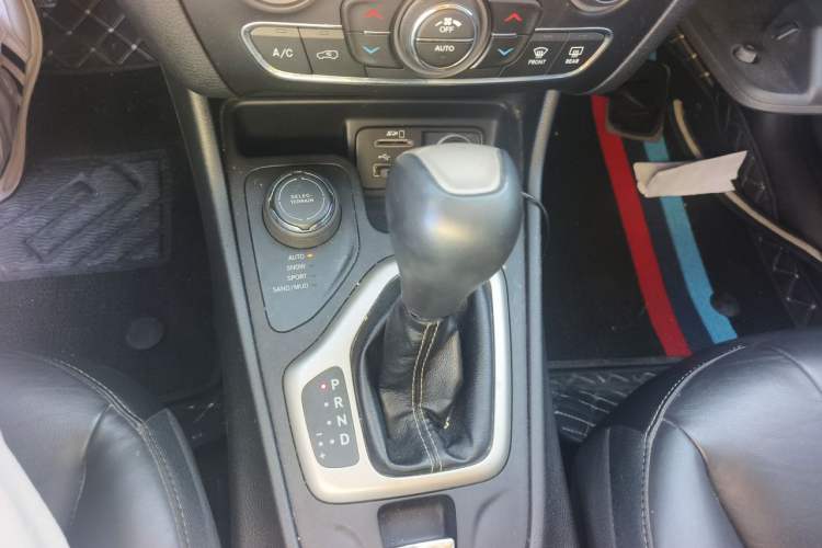 Used Jeep Cherokee 2016 2.4L Professional Smart Version Gear Lever