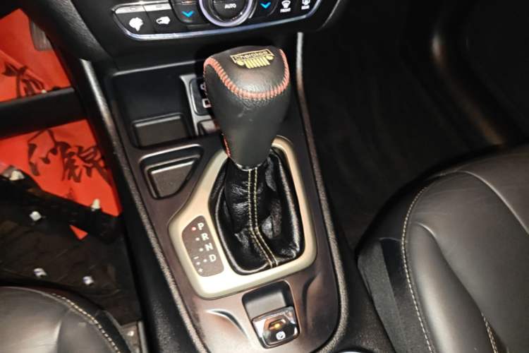 Used Jeep Cherokee 2016 2.0L Superior Edition Gear Lever