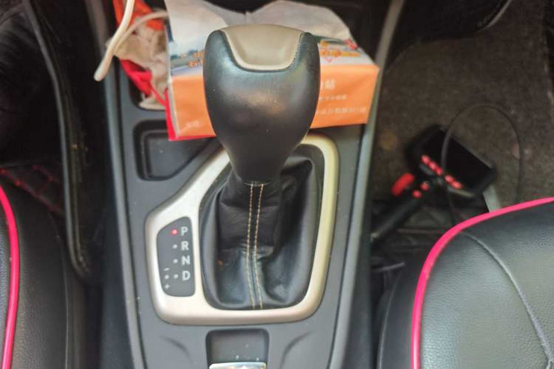 Used Jeep Cherokee 2016 2.0L Superior Edition Gear Lever