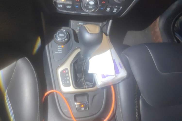Used Jeep Cherokee 2016 2.4L Professional Smart Version Gear Lever
