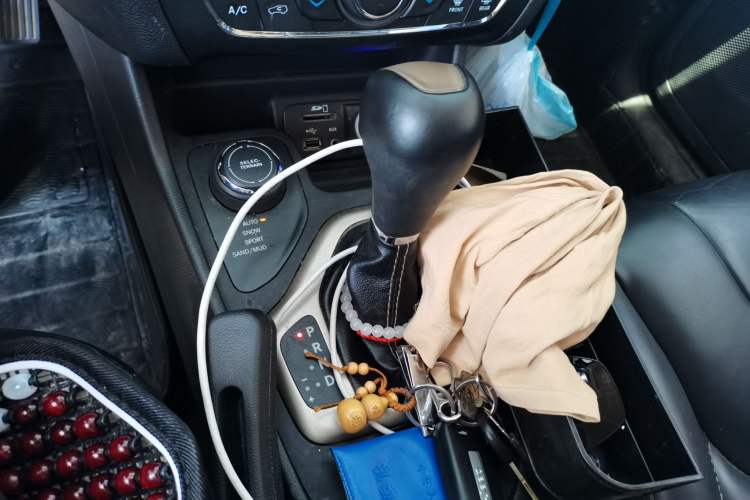 Used Jeep Cherokee 2016 2.4L Professional Smart Version Gear Lever