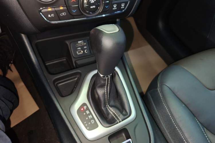 Used Jeep Cherokee 2016 2.4L Leading Smart Version Gear Lever