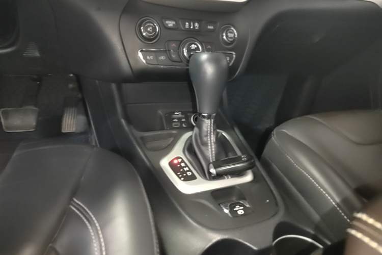 Used Jeep Cherokee 2016 2.4L Leading Smart Version Gear Lever