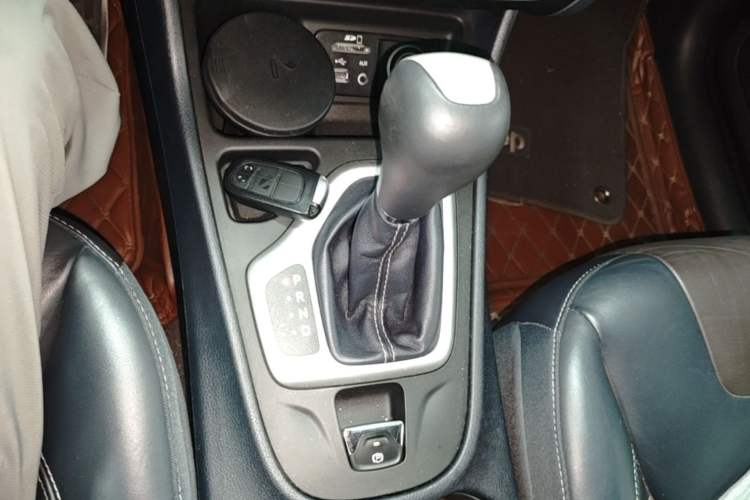 Used Jeep Cherokee 2016 2.4L Leading Edition Gear Lever