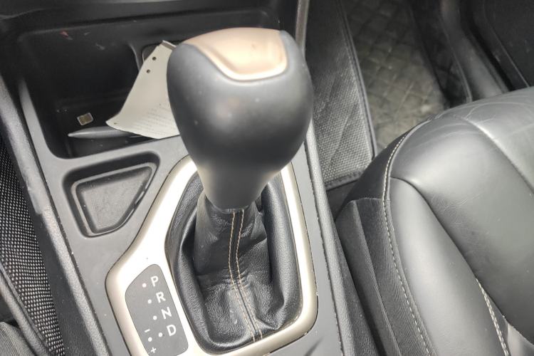 Used Jeep Cherokee 2016 2.4L Leading Edition Gear Lever