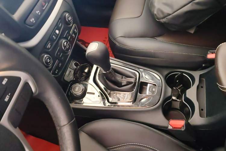 Used Jeep Cherokee 2016 2.4L Superior Edition Gear Lever