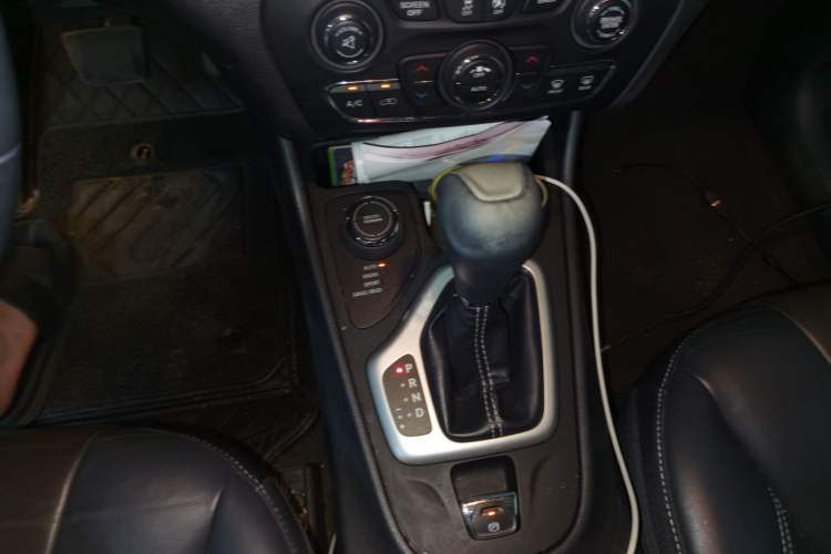 Used Jeep Cherokee 2016 2.4L Professional Smart Version Gear Lever