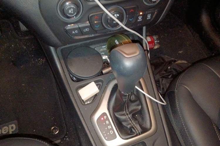 Used Jeep Cherokee 2016 2.0L Superior Edition Gear Lever