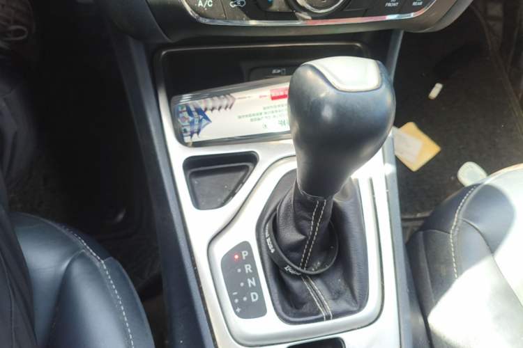 Used Jeep Cherokee 2016 2.4L Leading Edition Gear Lever