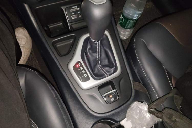 Used Jeep Cherokee 2016 2.4L Leading Edition Gear Lever
