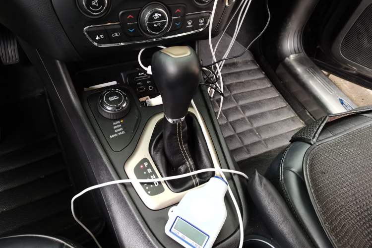 Used Jeep Cherokee 2016 2.4L Professional Edition Gear Lever