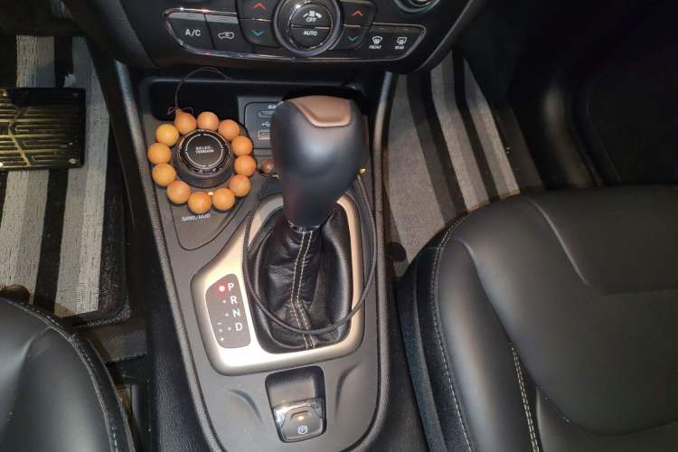 Used Jeep Cherokee 2016 2.4L Professional Smart Version Gear Lever
