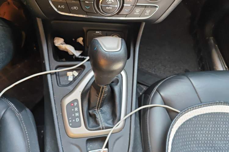 Used Jeep Cherokee 2016 2.4L Leading Edition Gear Lever