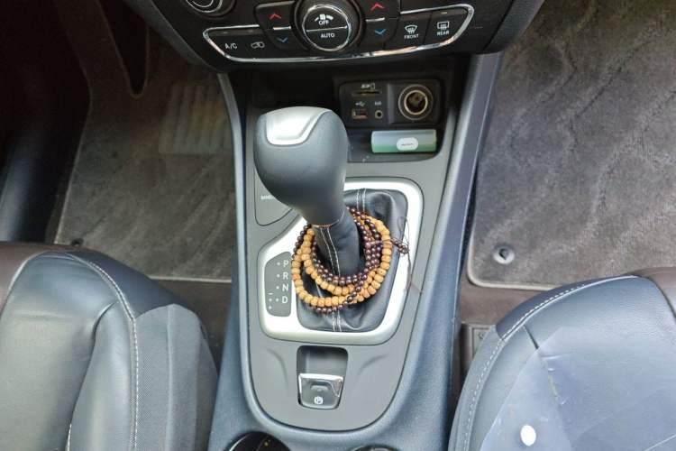 Used Jeep Cherokee 2016 2.4L Professional Smart Version Gear Lever