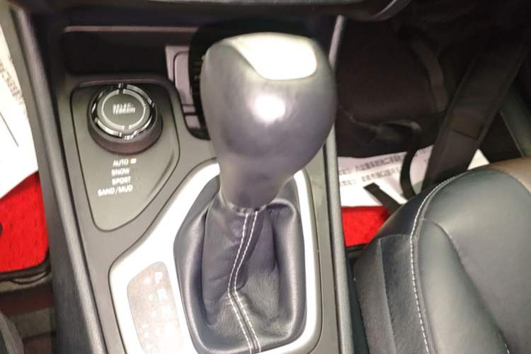 Used Jeep Cherokee 2016 2.4L Professional Smart Version Gear Lever