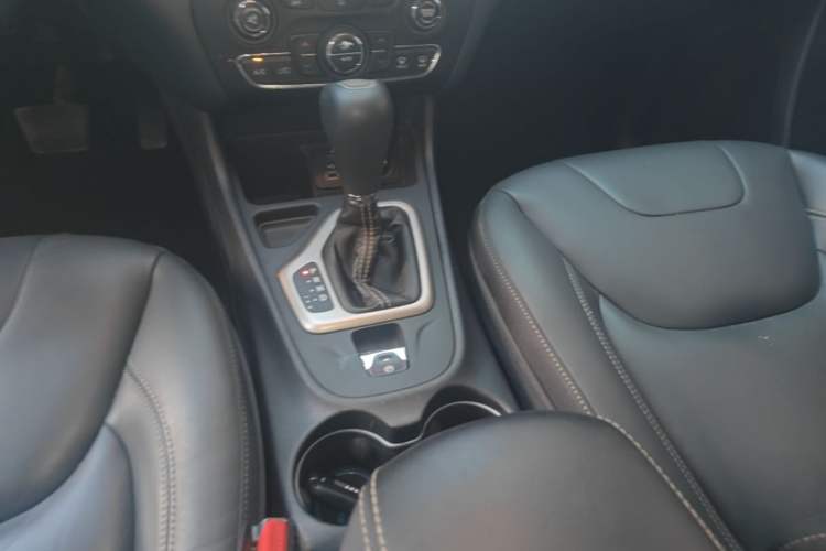 Used Jeep Cherokee 2016 2.0L Superior Edition Gear Lever