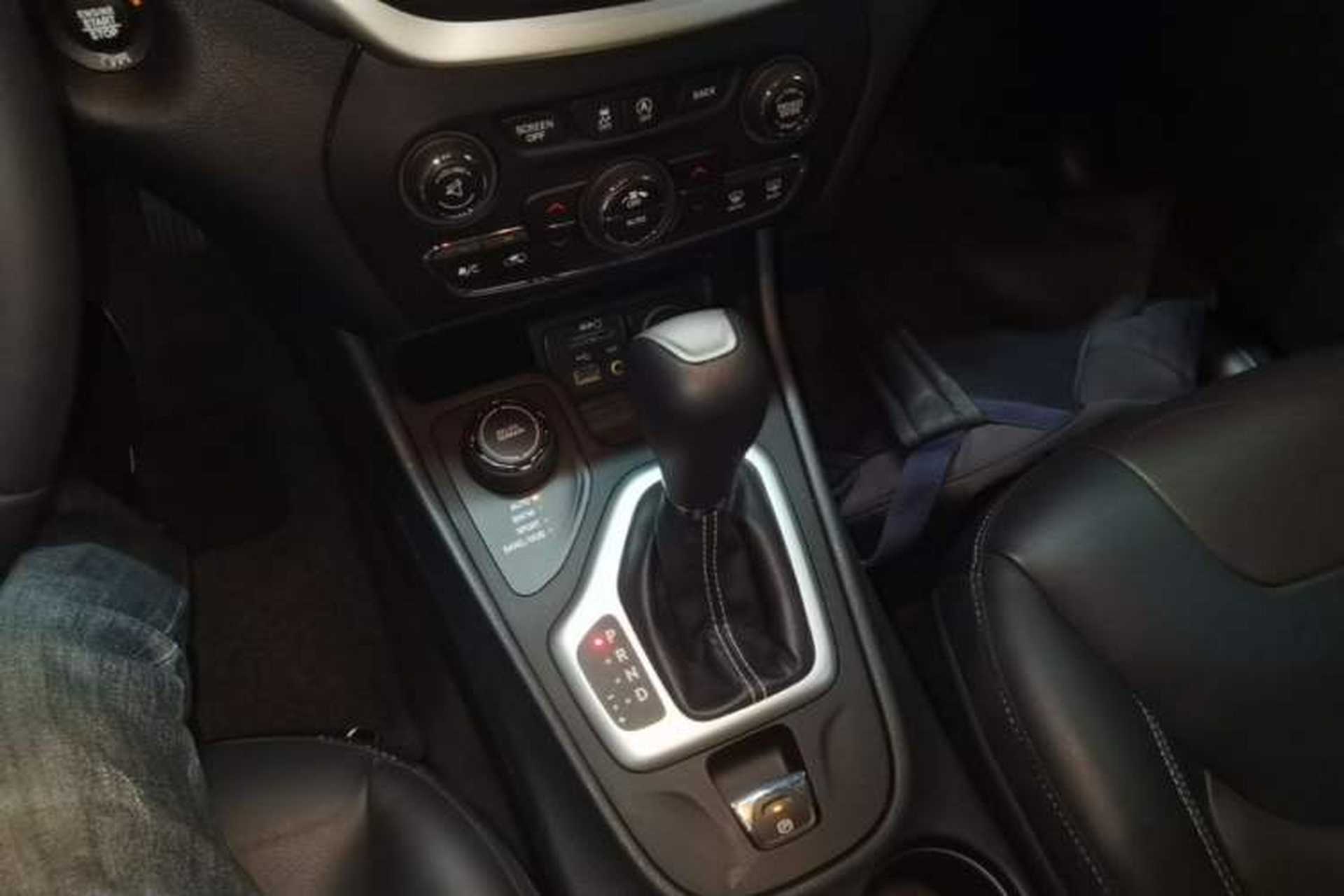 Used Jeep Cherokee 2016 2.4L Professional Smart Version Gear Lever