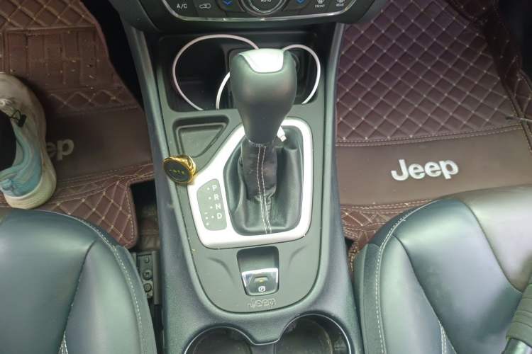 Used Jeep Cherokee 2016 2.4L Leading Edition Gear Lever