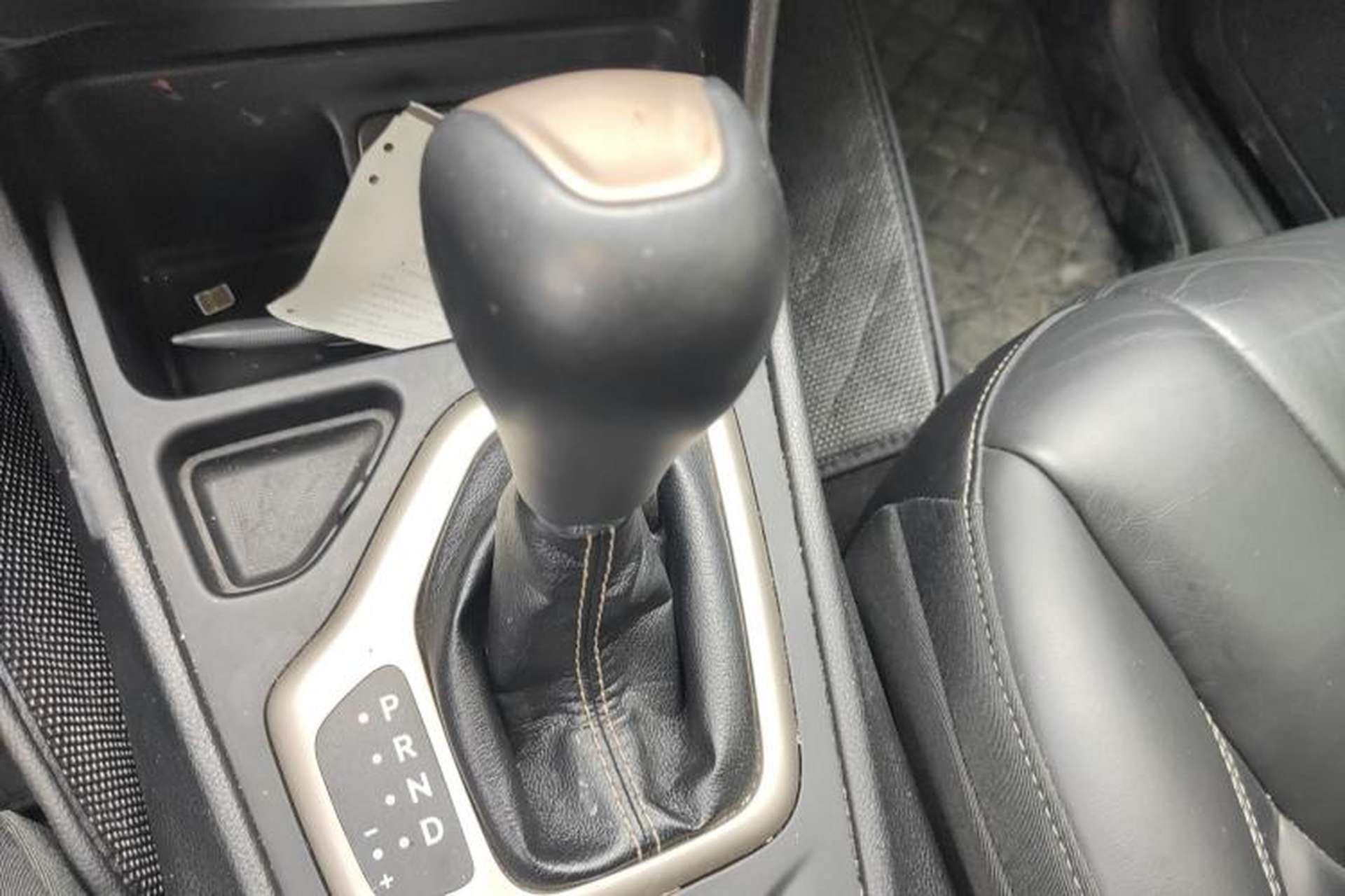 Used Jeep Cherokee 2016 2.4L Leading Edition Gear Lever