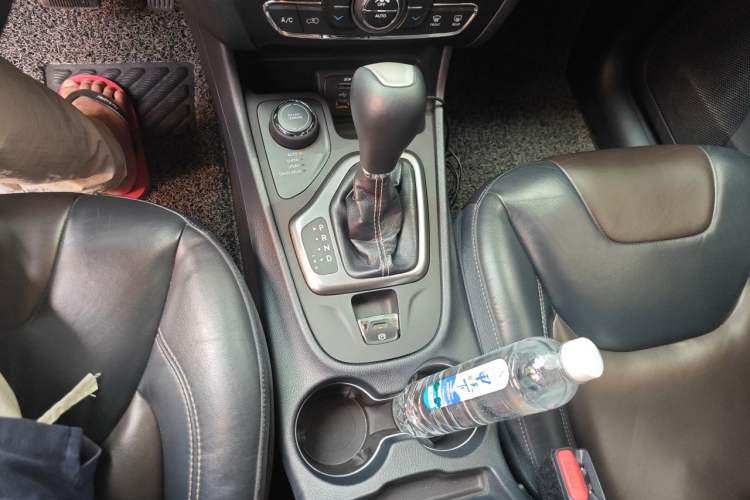 Used Jeep Cherokee 2016 2.4L Professional Smart Version Gear Lever