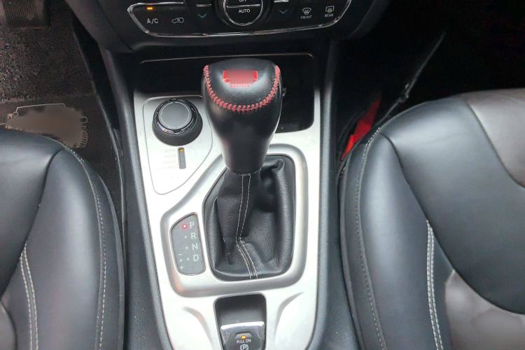 Used Jeep Cherokee 2016 2.4L Professional Smart Version Gear Lever
