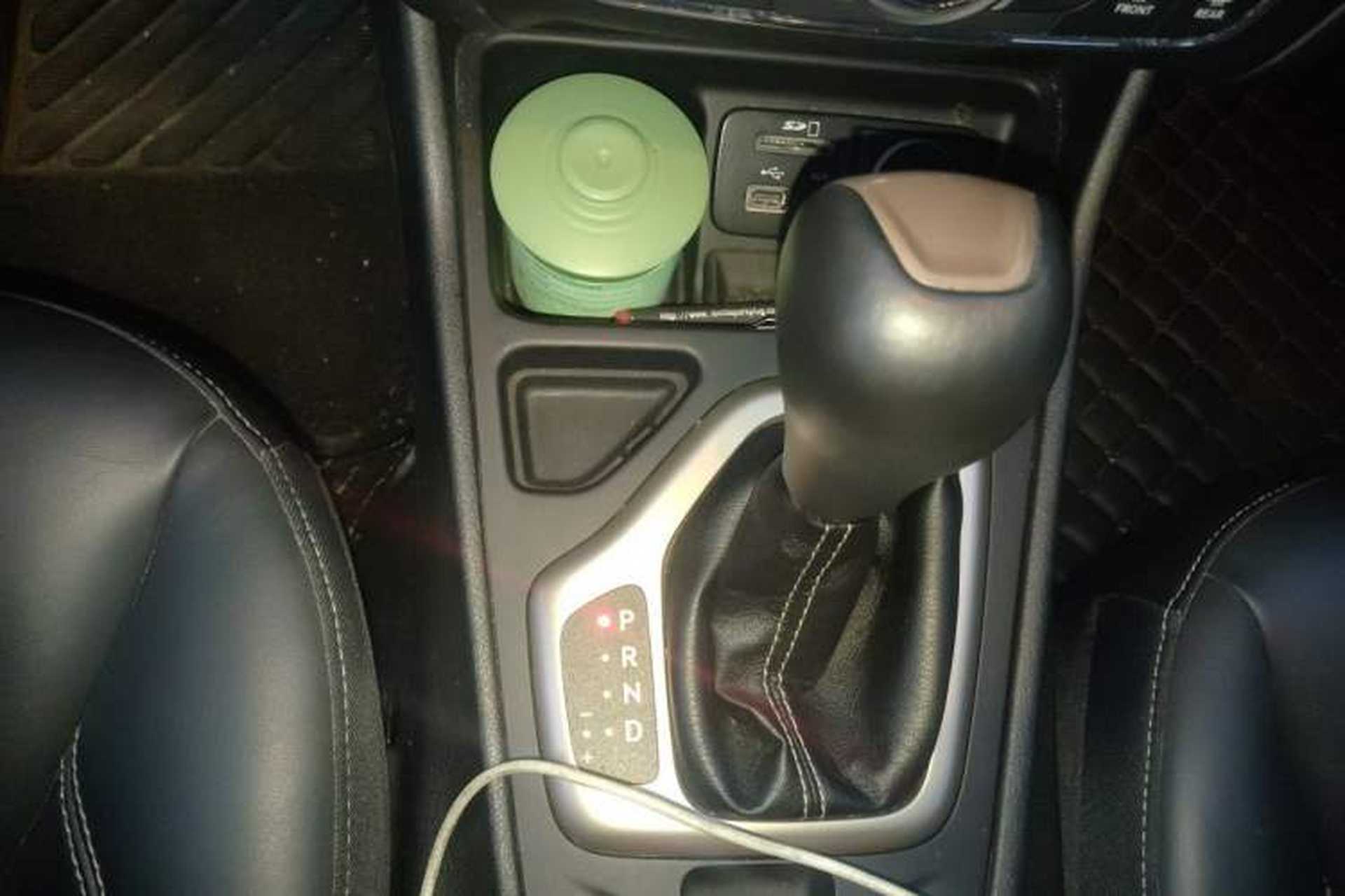 Used Jeep Cherokee 2016 2.0L Superior Edition Gear Lever