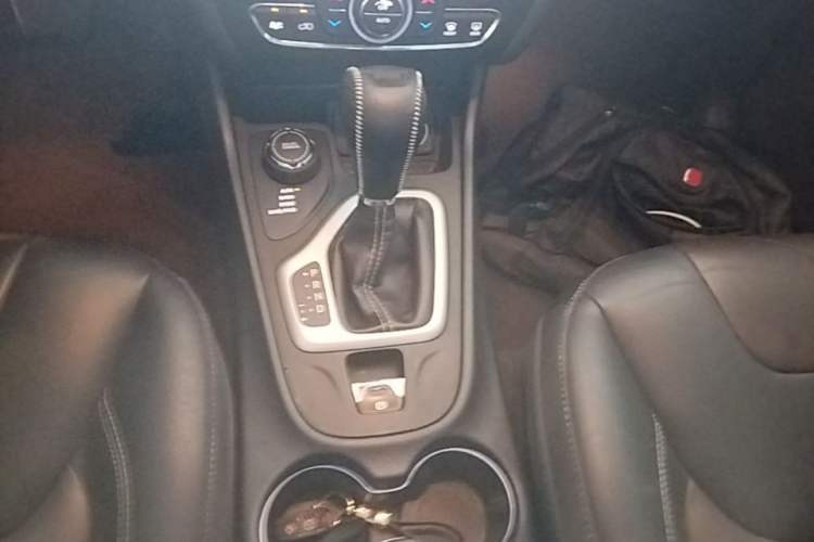Used Jeep Cherokee 2016 2.4L Professional Edition Gear Lever