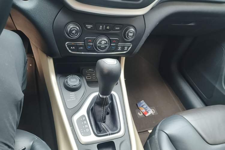 Used Jeep Cherokee 2016 2.4L Superior Edition Gear Lever