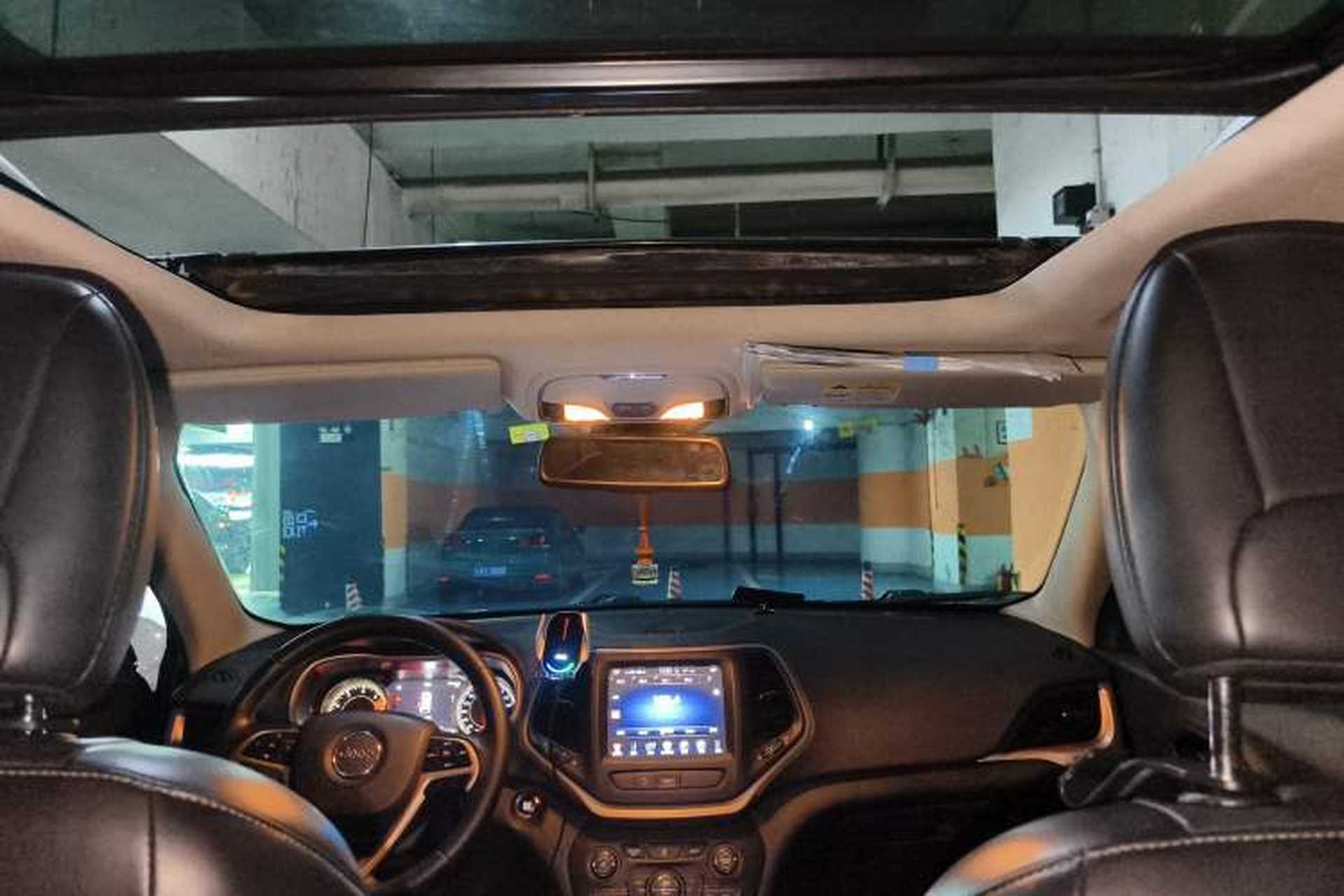 Used Jeep Cherokee 2016 2.0L Superior Edition Headliner