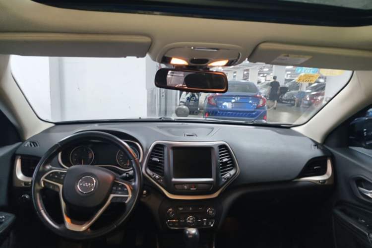 Used Jeep Cherokee 2016 2.0L Superior Edition Headliner