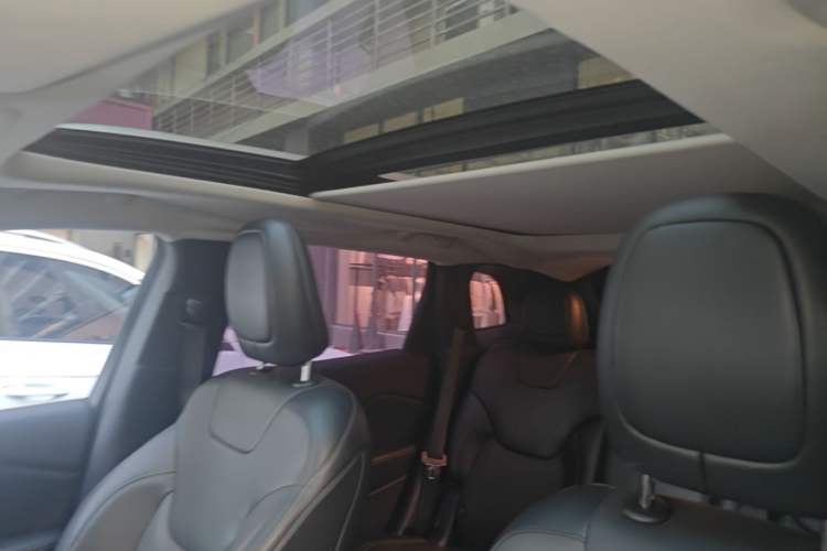 Used Jeep Cherokee 2016 2.0L Superior Edition Headliner