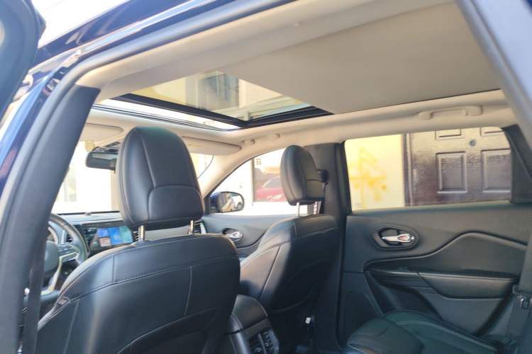 Used Jeep Cherokee 2016 2.4L Leading Smart Version Headliner