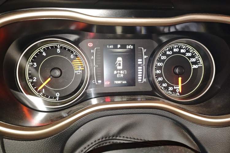 Used Jeep Cherokee 2016 2.4L Leading Edition
