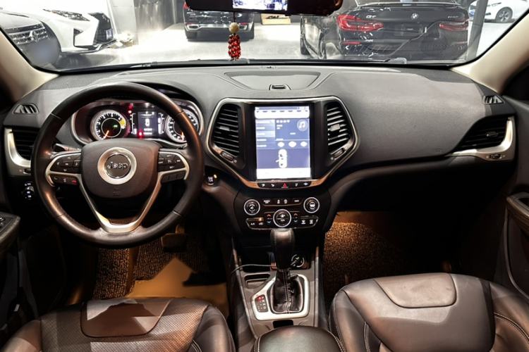 Used Jeep Cherokee 2016 2.4L Leading Edition Interior 1