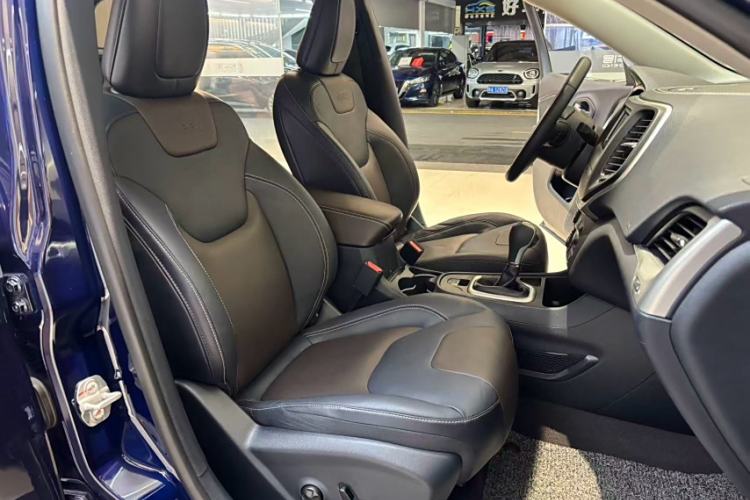 Used Jeep Cherokee 2016 2.4L Leading Edition Interior 1