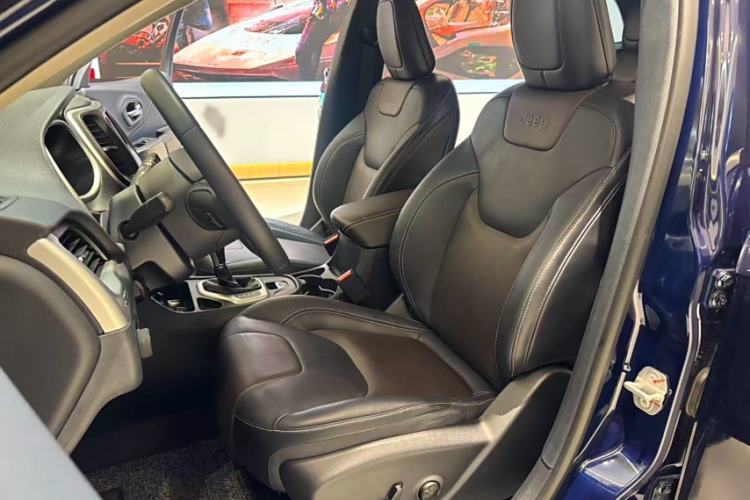 Used Jeep Cherokee 2016 2.4L Leading Edition Interior 2
