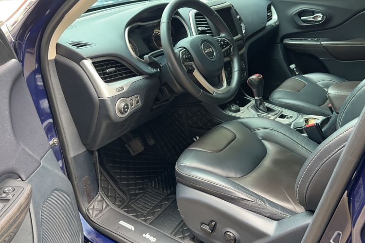 Used Jeep Cherokee 2016 2.4L Professional Smart Version Interior 2