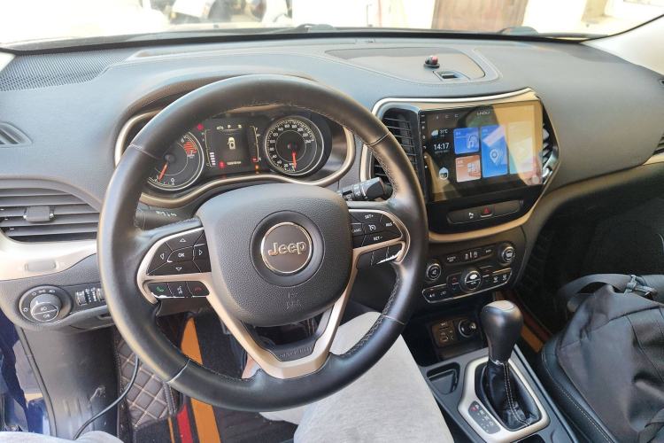 Used Jeep Cherokee 2016 2.4L Leading Smart Version Interior 2