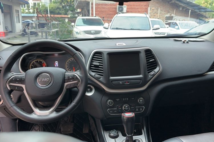 Used Jeep Cherokee 2016 2.4L Professional Smart Version Interior 4