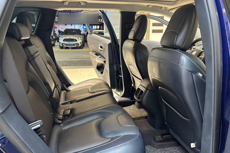 Used Jeep Cherokee 2016 2.4L Leading Edition Interior 6