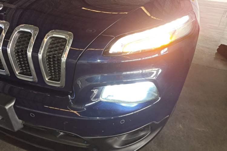 Used Jeep Cherokee 2016 2.0L Superior Edition Left Front Headlight
