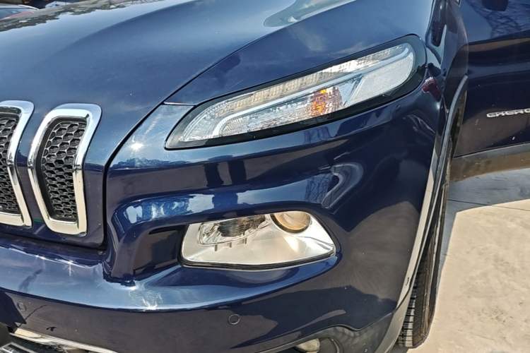 Used Jeep Cherokee 2016 2.4L Professional Edition Left Front Headlight